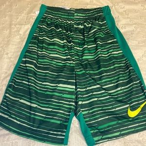 Nike Elite Boys basketball shorts XL